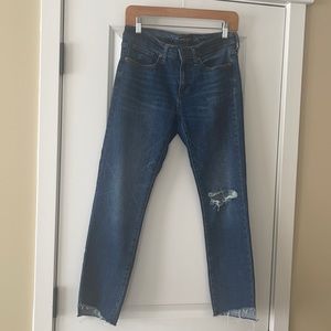 BANANA REPUBLIC Girlfriend Jeans w/ Raw Frayed Hem